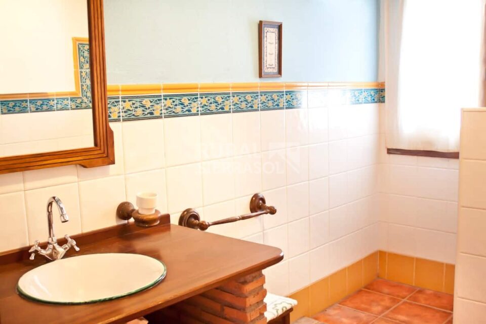 Acogedora Casa Rural en Órgiva, con gran zona de césped, barbacoa y piscina - Imagen 8