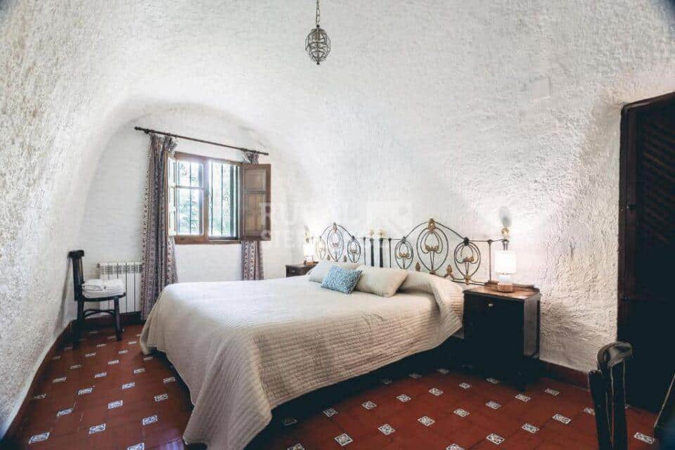 Coqueta Casa Cueva en Alcudia de Guadix, con piscina, barbacoa y wi-fi - Imagen 9