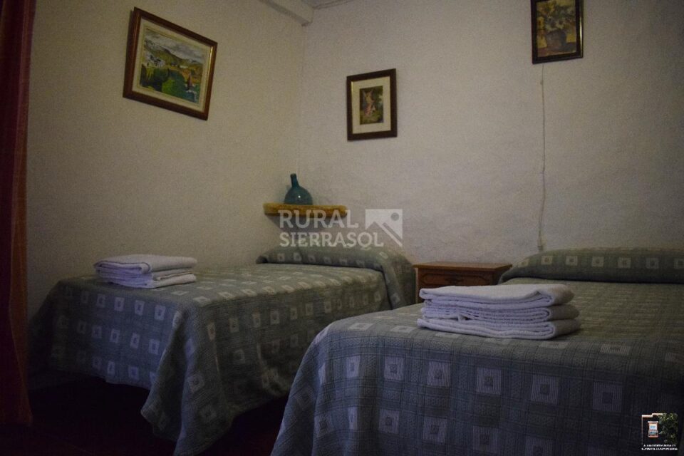 Auténtica Casa Serrana en Cuevas del Becerro con chimenea, aire acondicionado y calefacción - Imagen 9