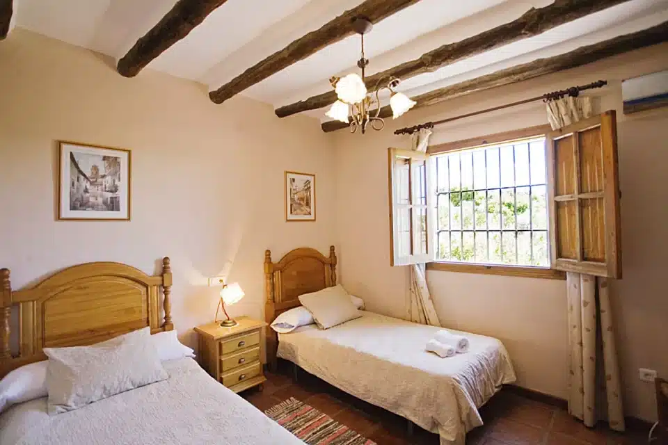 Habitación con dos camas individuales de Casa rural en El Chorro - Álora (Málaga)-3397