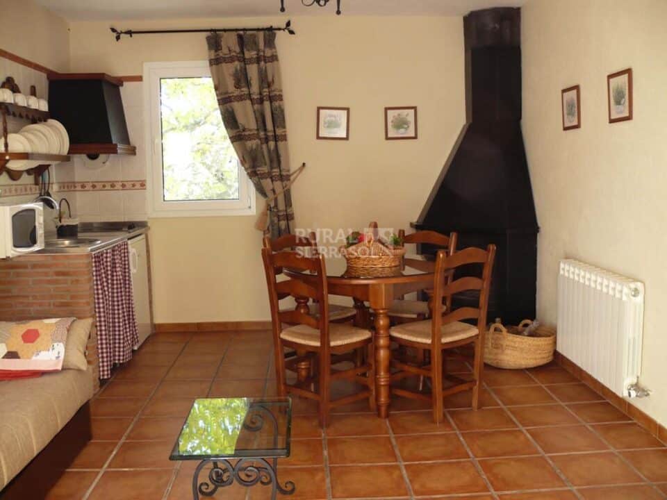 Confortable Casa Rural cerca de la estación de esquí de Sierra Nevada, con chimenea y calefacción central - Imagen 9