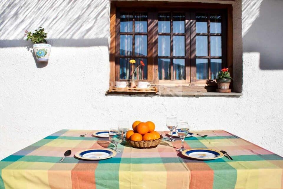 Encantadora Casa Rural con piscina, barbacoa y amplia zona de césped, en Órgiva - Imagen 9