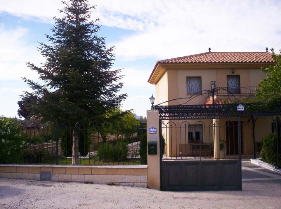 Preciosa Casa Rural en Caniles, con chimenea y bonitos jardines - Imagen 33
