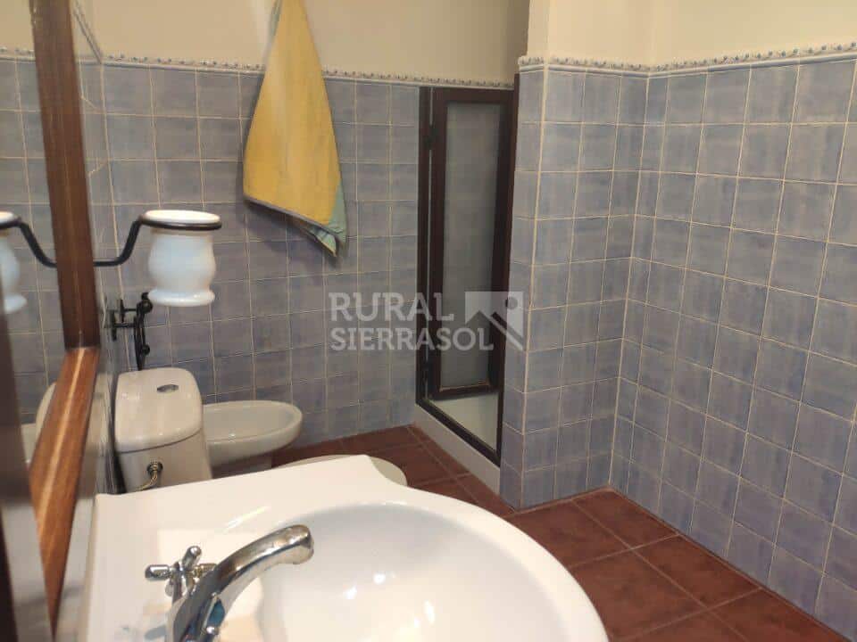 Baño y su ducha de casa rural en Periana (Málaga) referencia 1086
