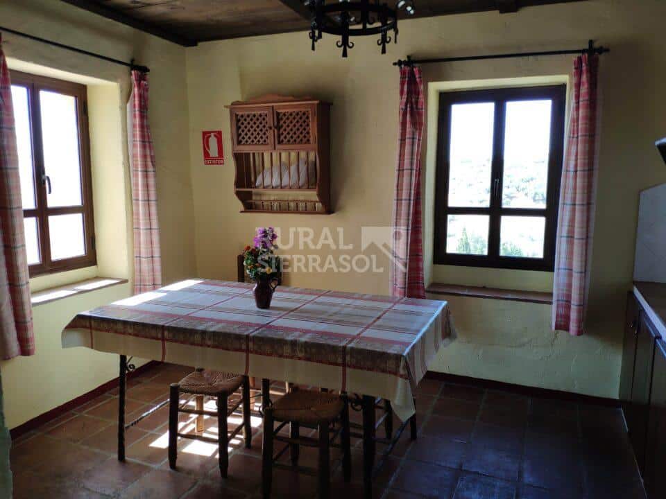 Mesa de cocina de casa rural en Periana (Málaga) referencia 1086