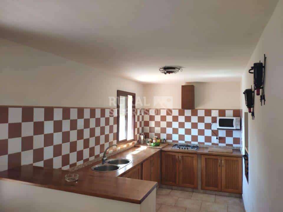 Cocina grande de casa rural en Periana (Málaga) referencia 0070