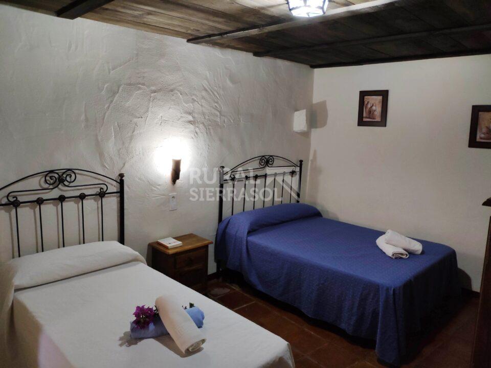Habitación doble de casa rural en Periana (Málaga) referencia 0046