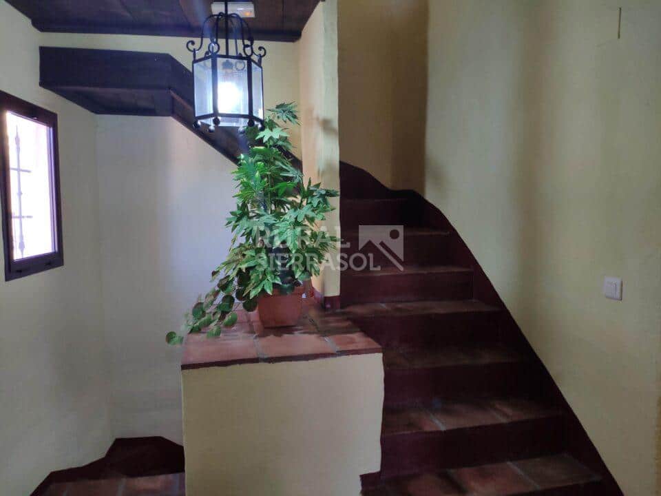 Escalera con planta de casa rural en Periana (Málaga) referencia 1086