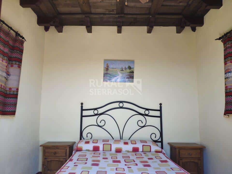 Cama de matrimonio de casa rural en Periana (Málaga) referencia 0070
