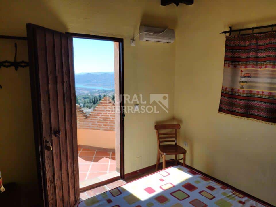 Entrada a terraza de casa rural en Periana (Málaga) referencia 0070