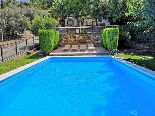 Piscina y fachada de Casa rural en La Iruela (Jaén)-0602