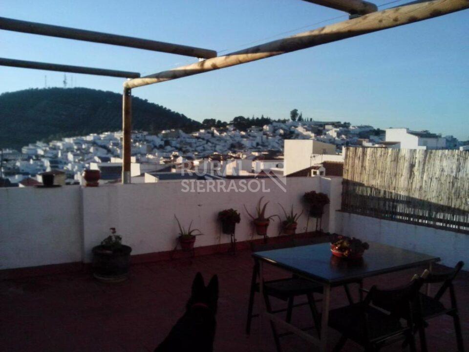Cómoda Casa Rural en Prado del Rey, con chimenea y barbacoa