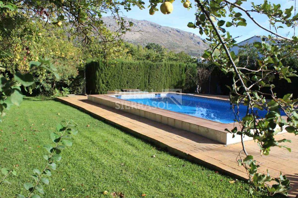 Piscina y jardín de Casa rural en Priego de Córdoba (Córdoba)-1605