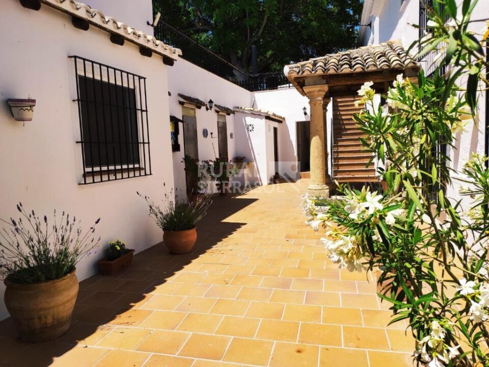 Espléndido Alojamiento Rural en Alcalá la Real, con piscina y wifi - Imagen 10