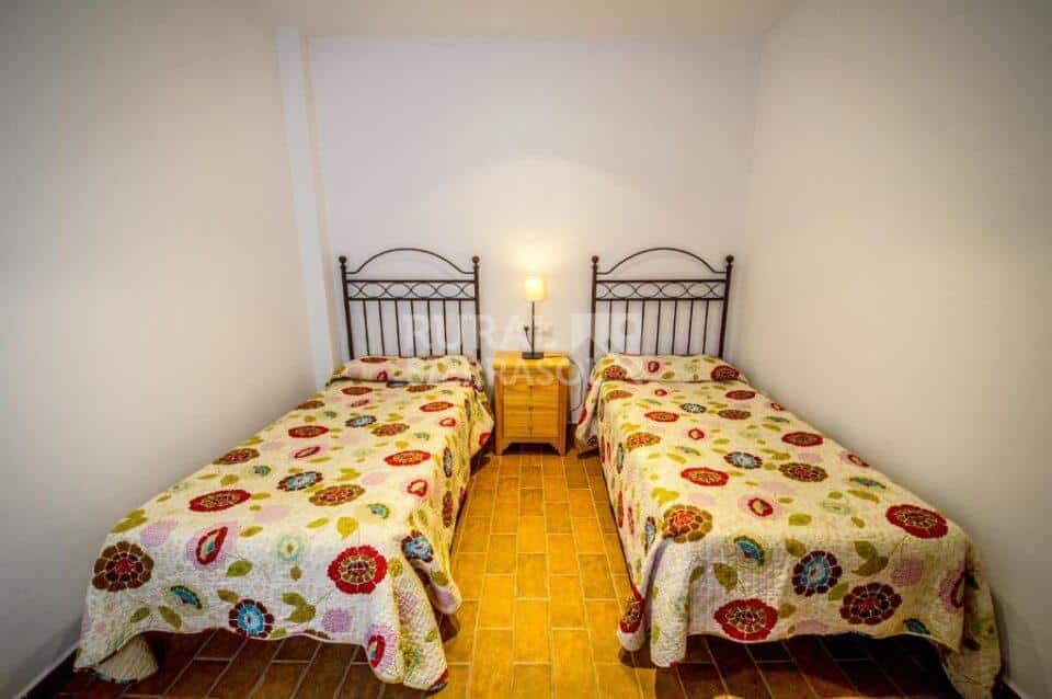 Espléndido Alojamiento Rural en Cardeña, con piscina, spa, chimenea - Imagen 17