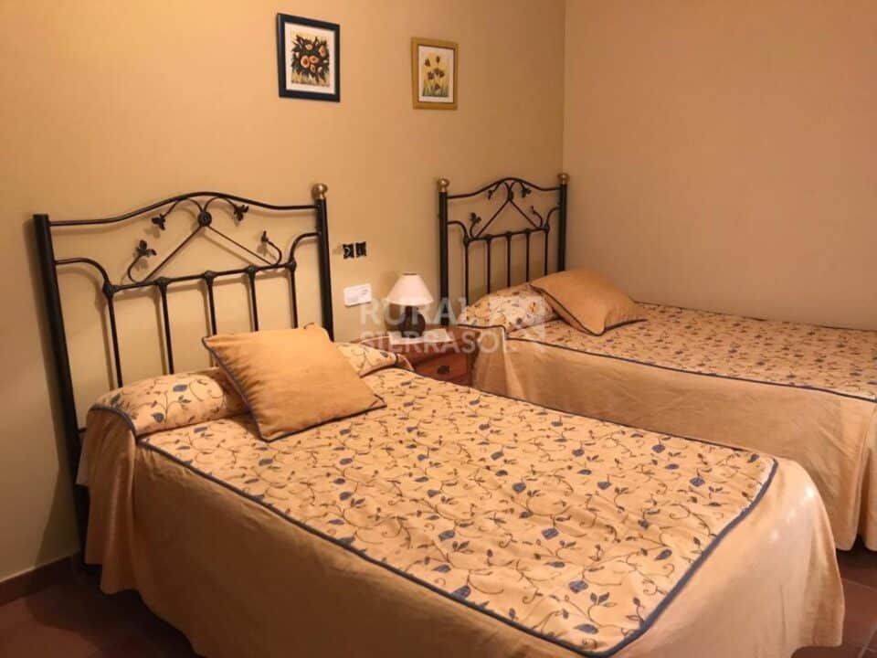 Casa rural en Cazorla, con piscina y barbacoa - Imagen 8