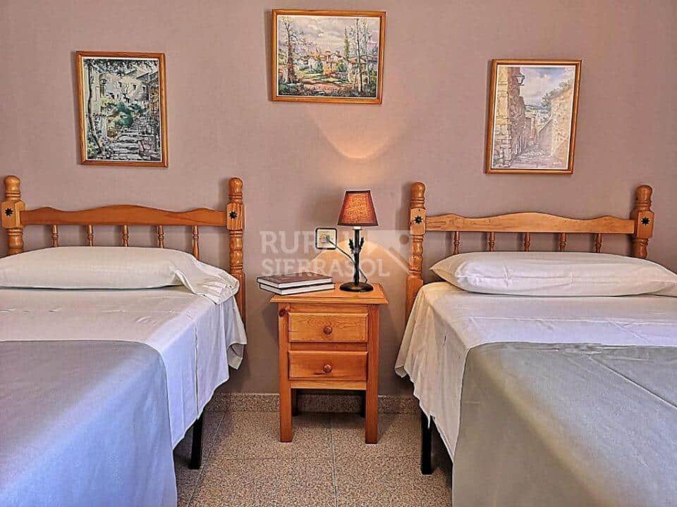 Acogedor Alojamiento Rural en Cazorla, con calefacción y chimenea - Imagen 11