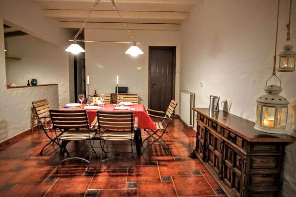 Acogedora casa rural en El Gastor, con piscina y aire acondicionado - Imagen 6