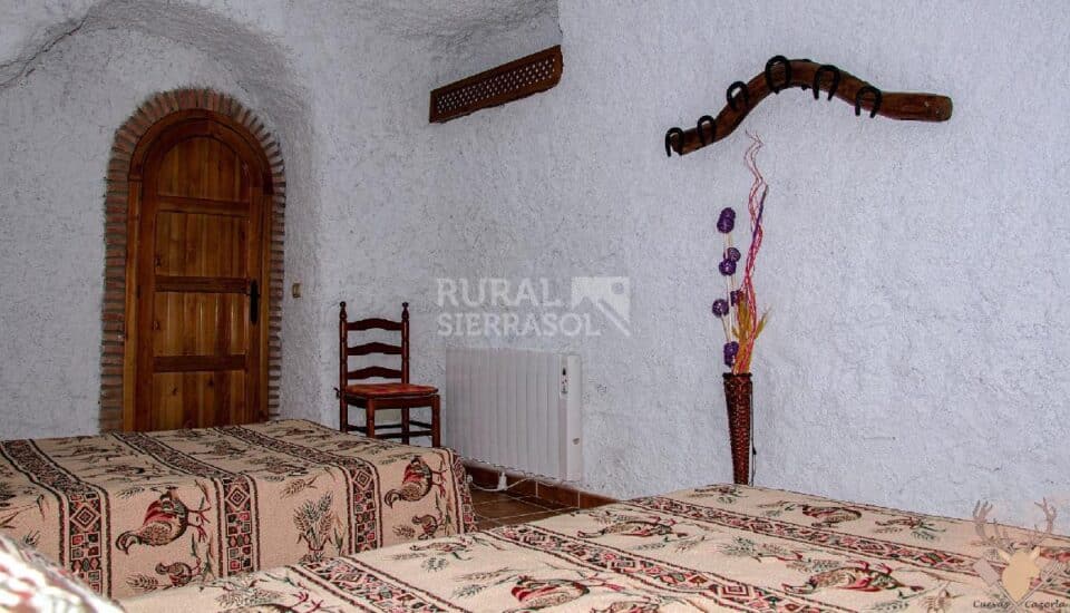 Amplia Casa Cueva en Hinojares, con jacuzzi, barbacoa y wifi - Imagen 45