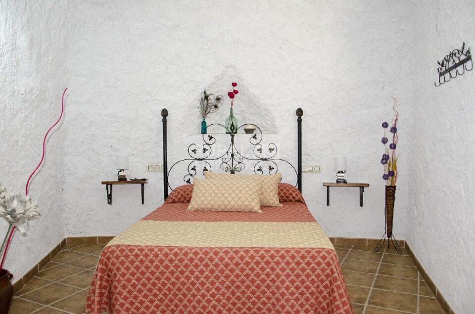 Amplia Casa Cueva en Hinojares, con jacuzzi, barbacoa y wifi - Imagen 10