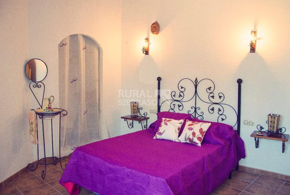Amplia Casa Cueva en Hinojares, con jacuzzi, barbacoa y wifi - Imagen 15