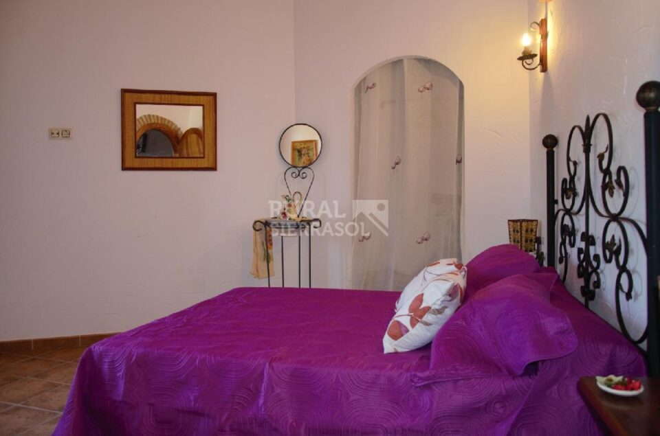 Amplia Casa Cueva en Hinojares, con jacuzzi, barbacoa y wifi - Imagen 16