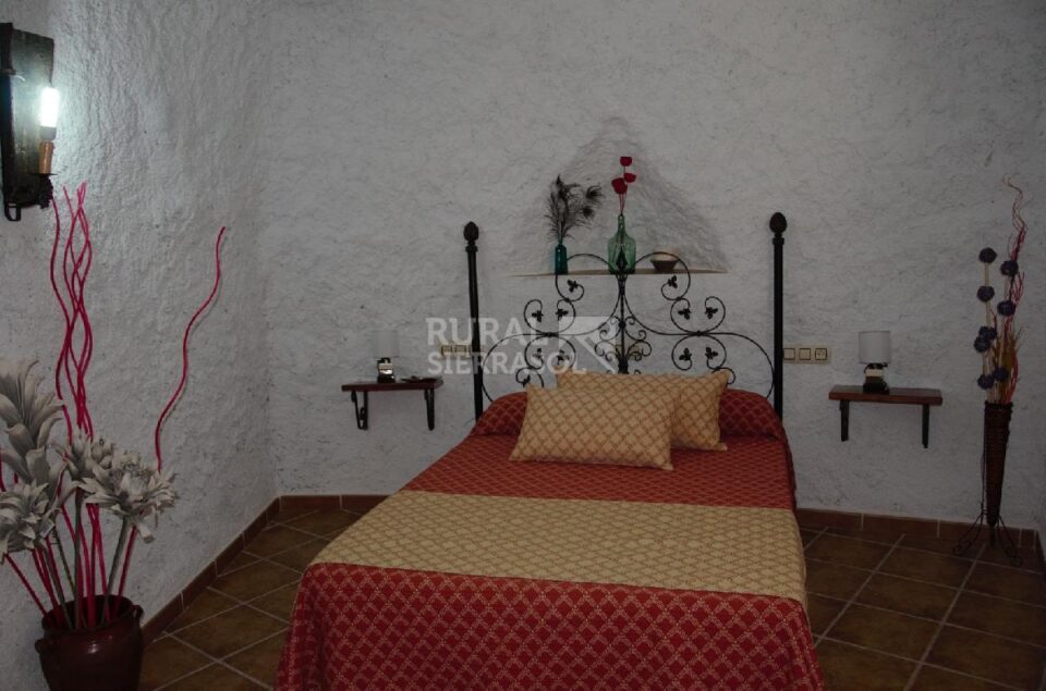 Amplia Casa Cueva en Hinojares, con jacuzzi, barbacoa y wifi - Imagen 17