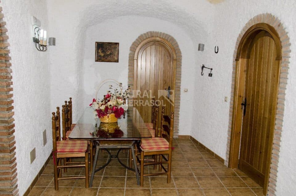 Amplia Casa Cueva en Hinojares, con jacuzzi, barbacoa y wifi - Imagen 19
