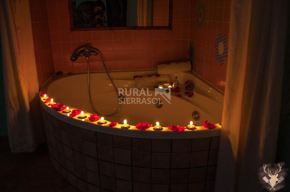 Casa Cueva con bañera hidromasaje, barbacoa y wifi, en Hinojares - Imagen 23