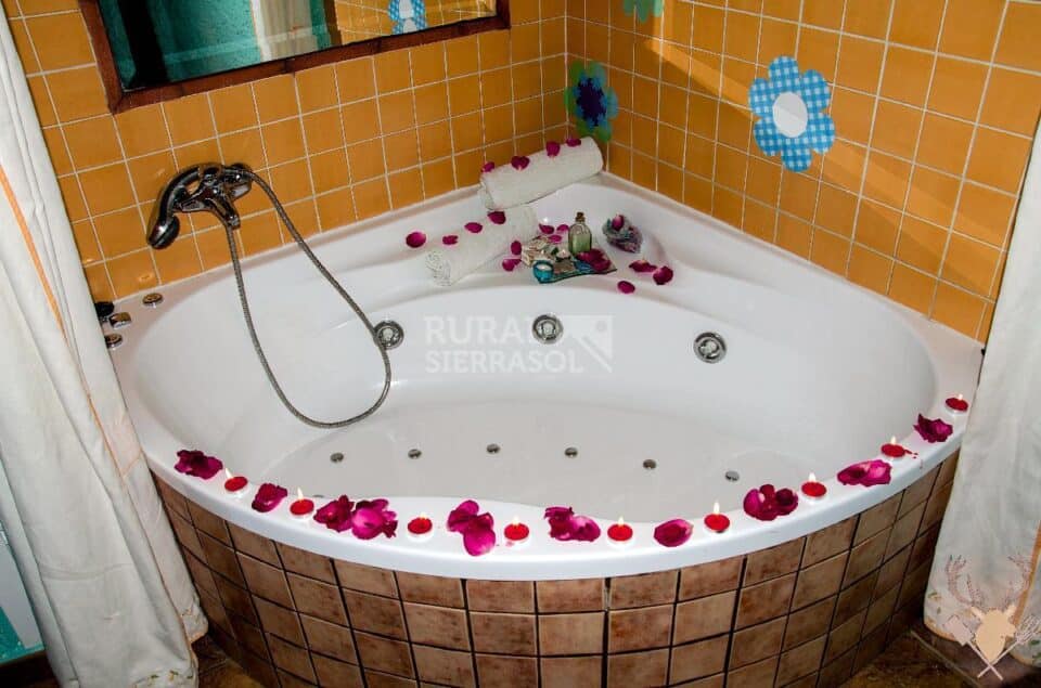 Casa Cueva con bañera hidromasaje, barbacoa y wifi, en Hinojares - Imagen 24