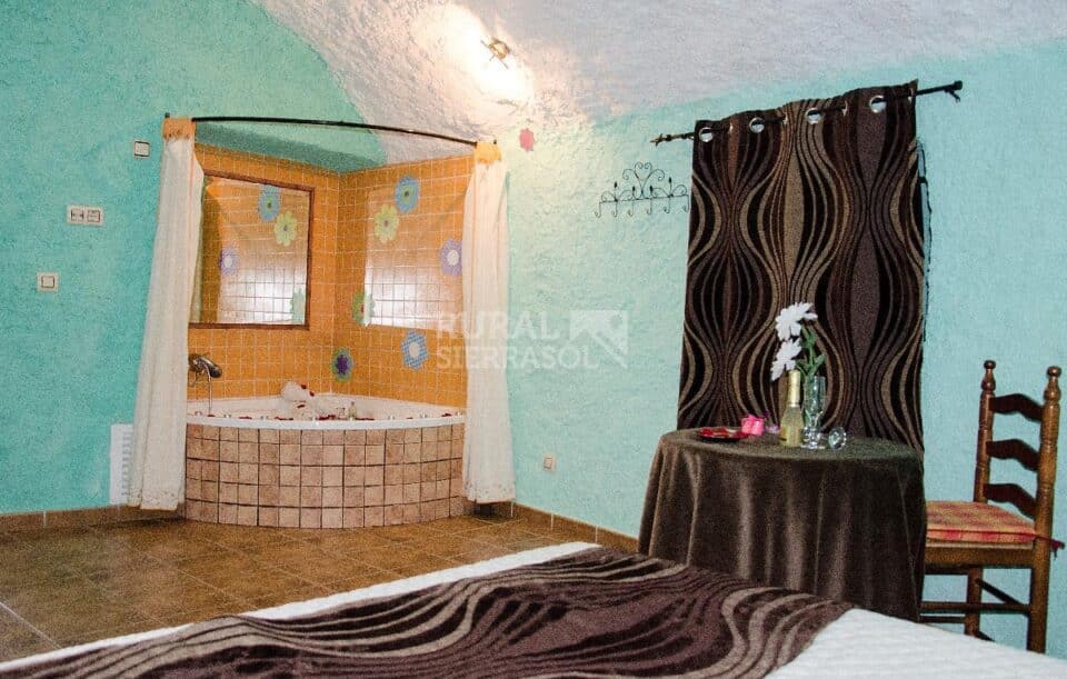 Casa Cueva con bañera hidromasaje, barbacoa y wifi, en Hinojares - Imagen 4