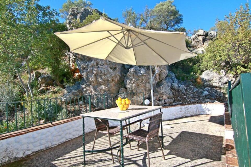 Preciosa casa rural en El Gastor con piscina ideal para parejas - Imagen 15