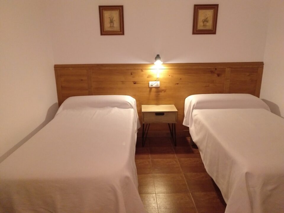 Confortable Alojamiento Rural con calefacción y chimenea, en Alcalá la Real - Imagen 16
