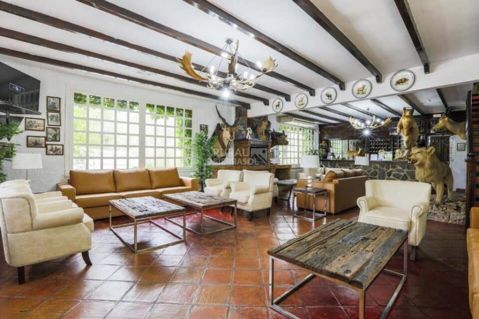 Acogedora Casa Rural en Coto Ríos, con piscina, amplios jardines y wifi - Imagen 16