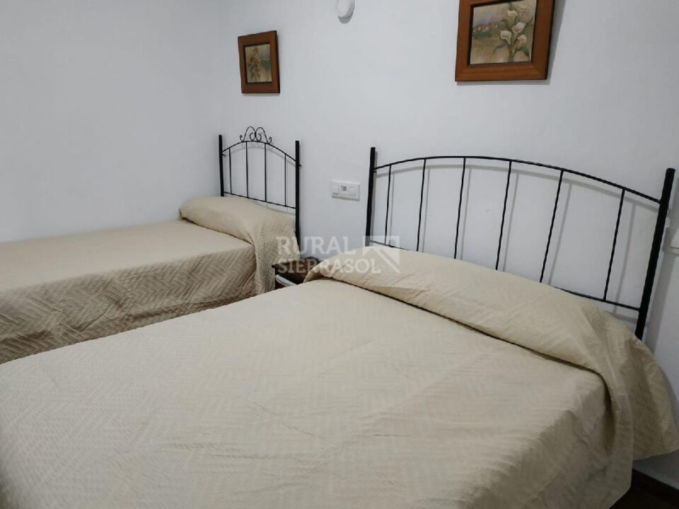 Casa Rural en Prado del Rey con piscina, chimenea y barbacoa - Imagen 7
