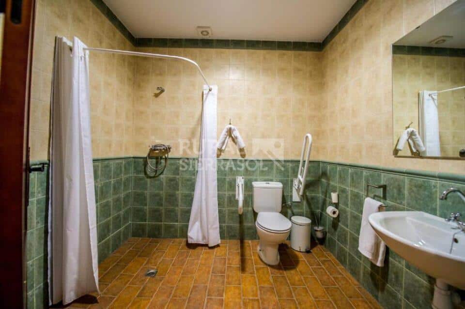 Espléndido Alojamiento Rural en Cardeña, con piscina, spa, chimenea - Imagen 22