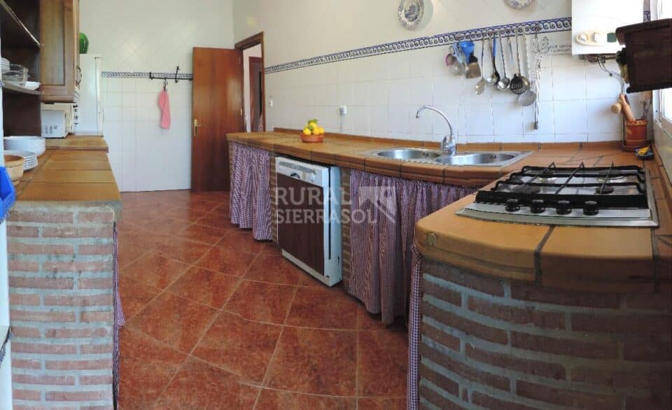 Maravillosa Casa Rural en Prado del Rey con piscina vallada y barbacoa - Imagen 44