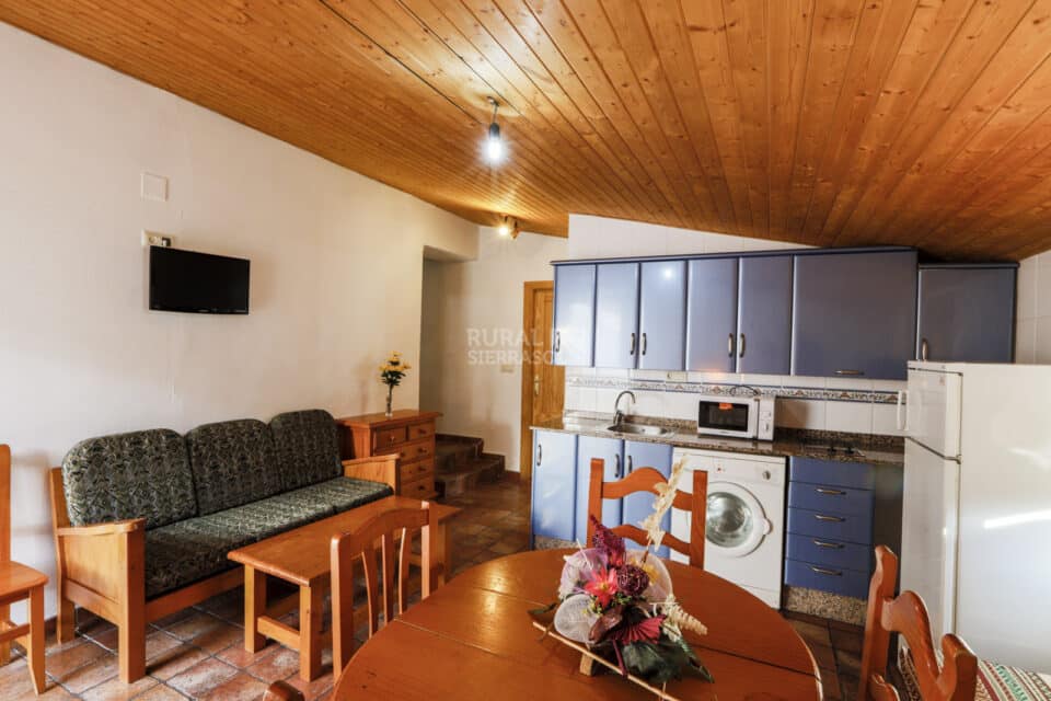 Confortable Alojamiento Rural para 5 personas, en Arroyo Frío, con calefacción y chimenea - Imagen 10