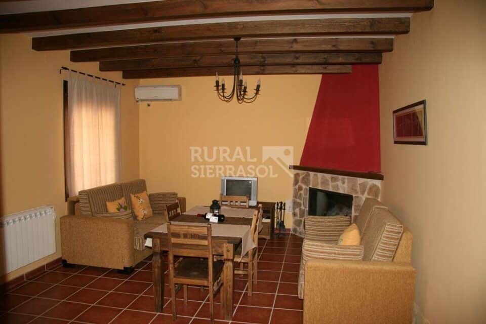 Confortable Alojamiento Rural en Cortijos Nuevos, con chimenea, calefacción y aire acondicionado - Imagen 3