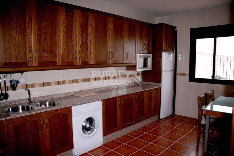 Confortable Alojamiento Rural en Cortijos Nuevos, con chimenea, calefacción y aire acondicionado - Imagen 4