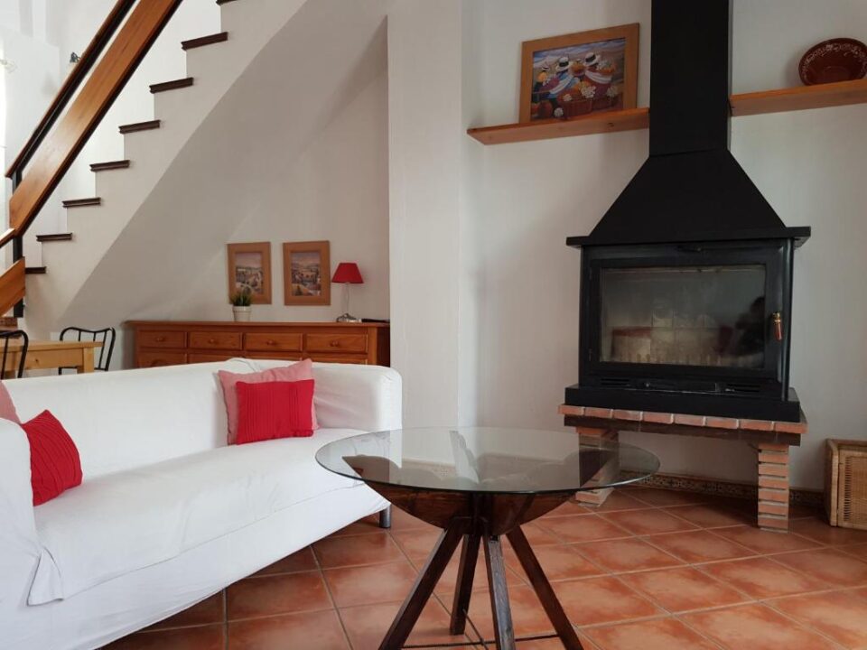 Acogedora Casa Rural en Prado del Rey, con chimenea, barbacoa y aire acondicionado - Imagen 4
