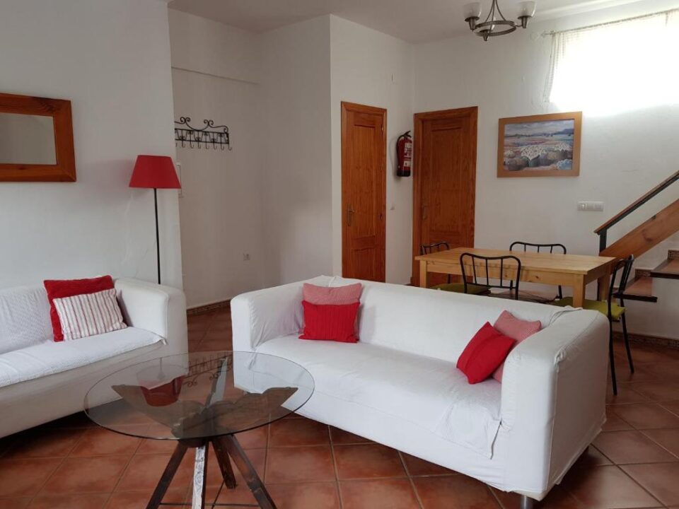 Acogedora Casa Rural en Prado del Rey, con chimenea, barbacoa y aire acondicionado - Imagen 2