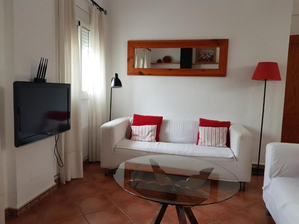 Acogedora Casa Rural en Prado del Rey, con chimenea, barbacoa y aire acondicionado - Imagen 8