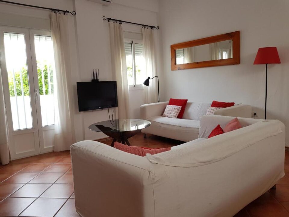 Acogedora Casa Rural en Prado del Rey, con chimenea, barbacoa y aire acondicionado - Imagen 13