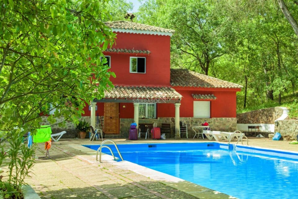 Confortable Casa Rural en Coto Ríos, con amplios jardines, piscina y wifi - Imagen 2