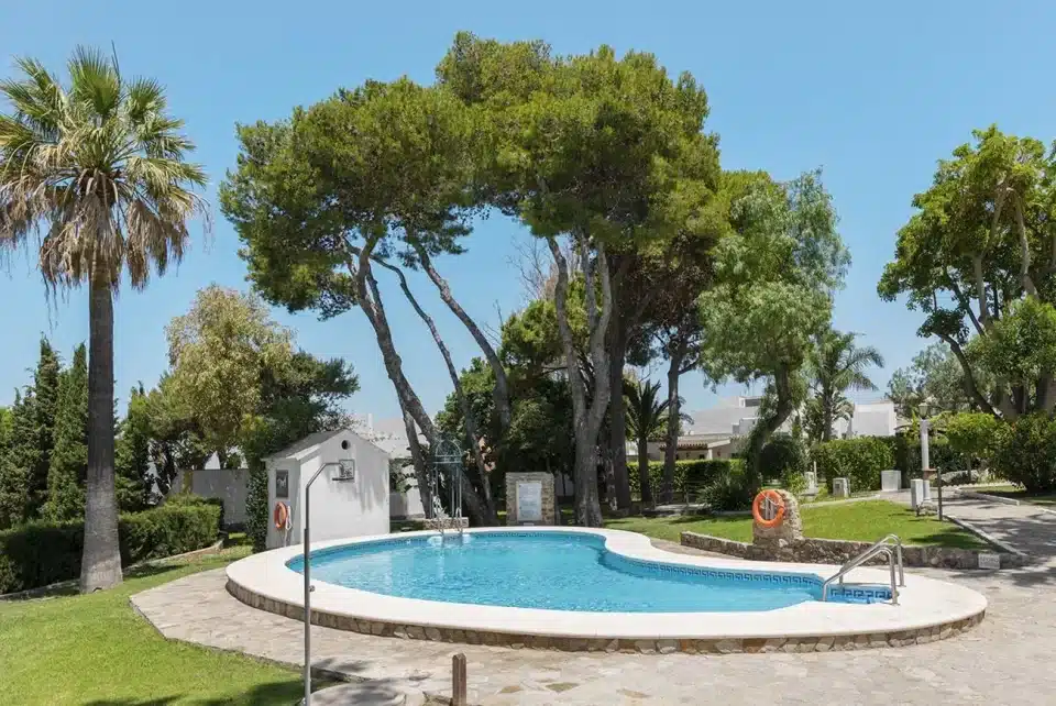 Piscina y jardines de Casa rural en Conil de la Frontera (Cádiz)-3297