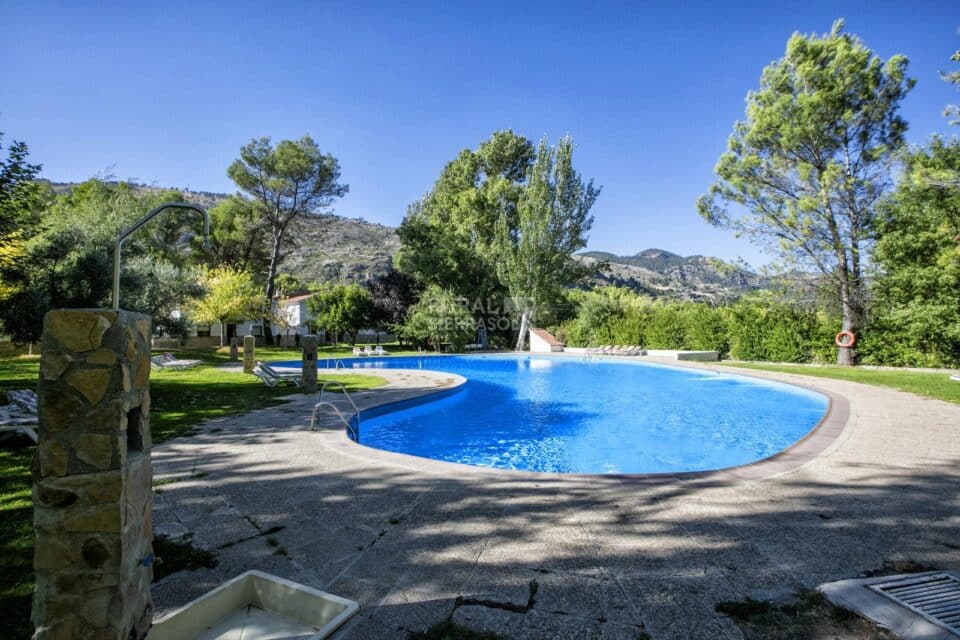 Fascinante Alojamiento Rural para 6 personas, en Arroyo Frío, con piscina, aire acondicionado y 3 baños - Imagen 2