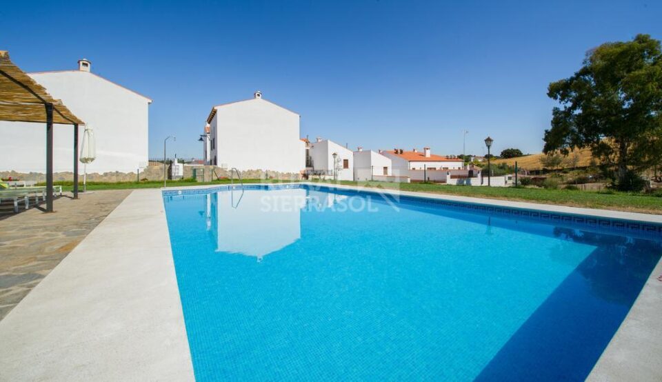 Espléndido Alojamiento Rural en Cardeña, con piscina, spa, chimenea - Imagen 2
