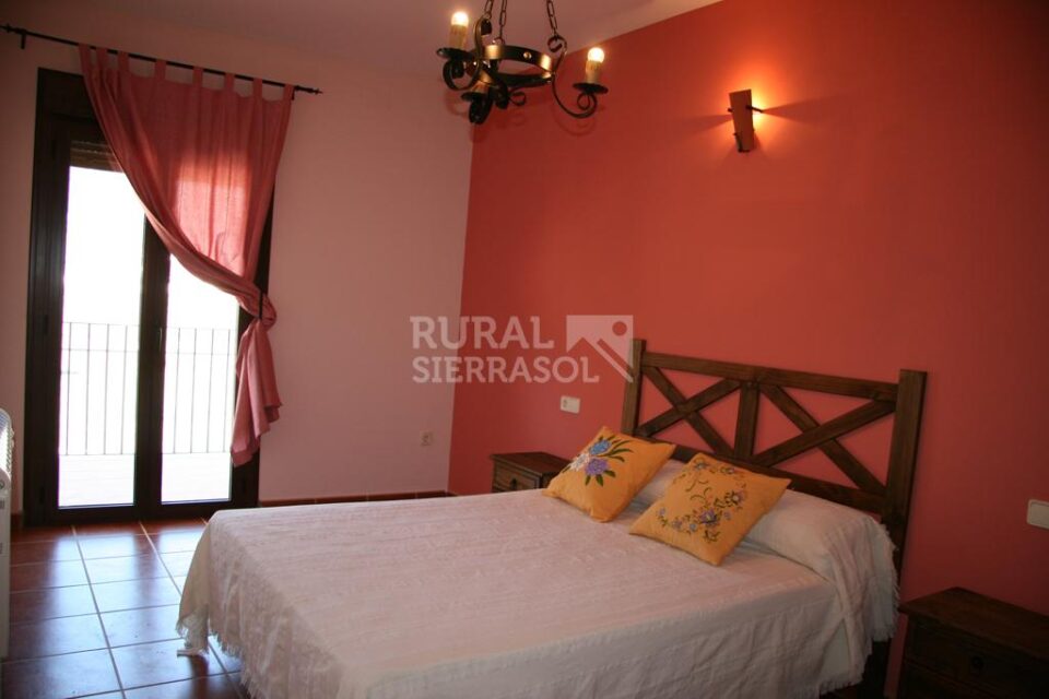 Confortable Alojamiento Rural en Cortijos Nuevos, con chimenea, calefacción y aire acondicionado - Imagen 2