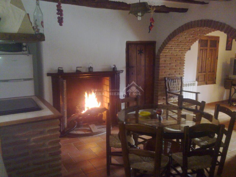 Casa Rural en Frailes, con chimenea y sala de juegos - Imagen 2